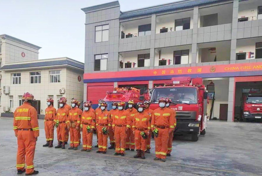 巧家县消防车库门.jpg