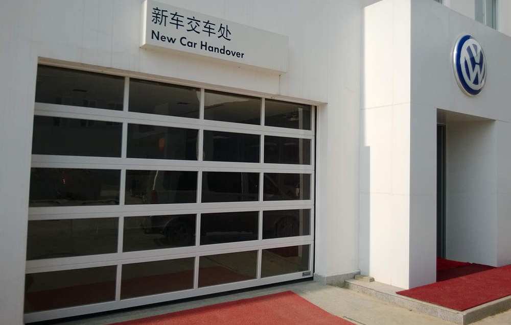 上海大众铝合金滑升门.jpg