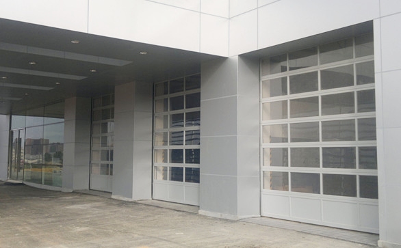 路虎汽车4S店滑升门.jpg