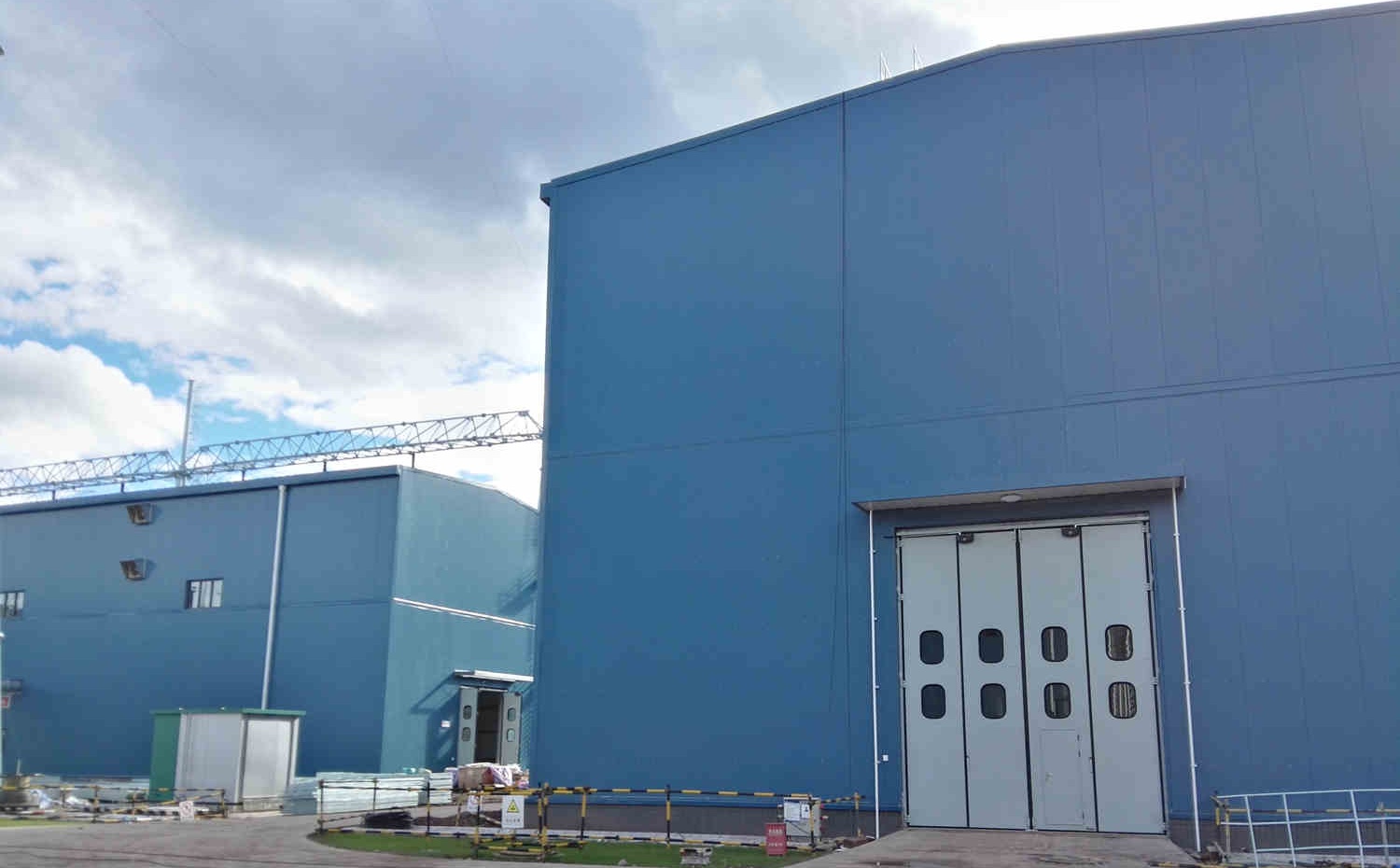 南方电网 • 新松换流站电动折叠门.jpg 南方电网 • 新松换流站电动折叠门.jpg