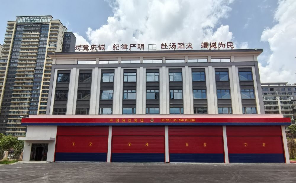 昆明消防车库门.jpg 昆明消防车库门.jpg