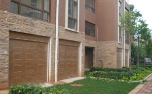 昆明金岸春天翻板车库门